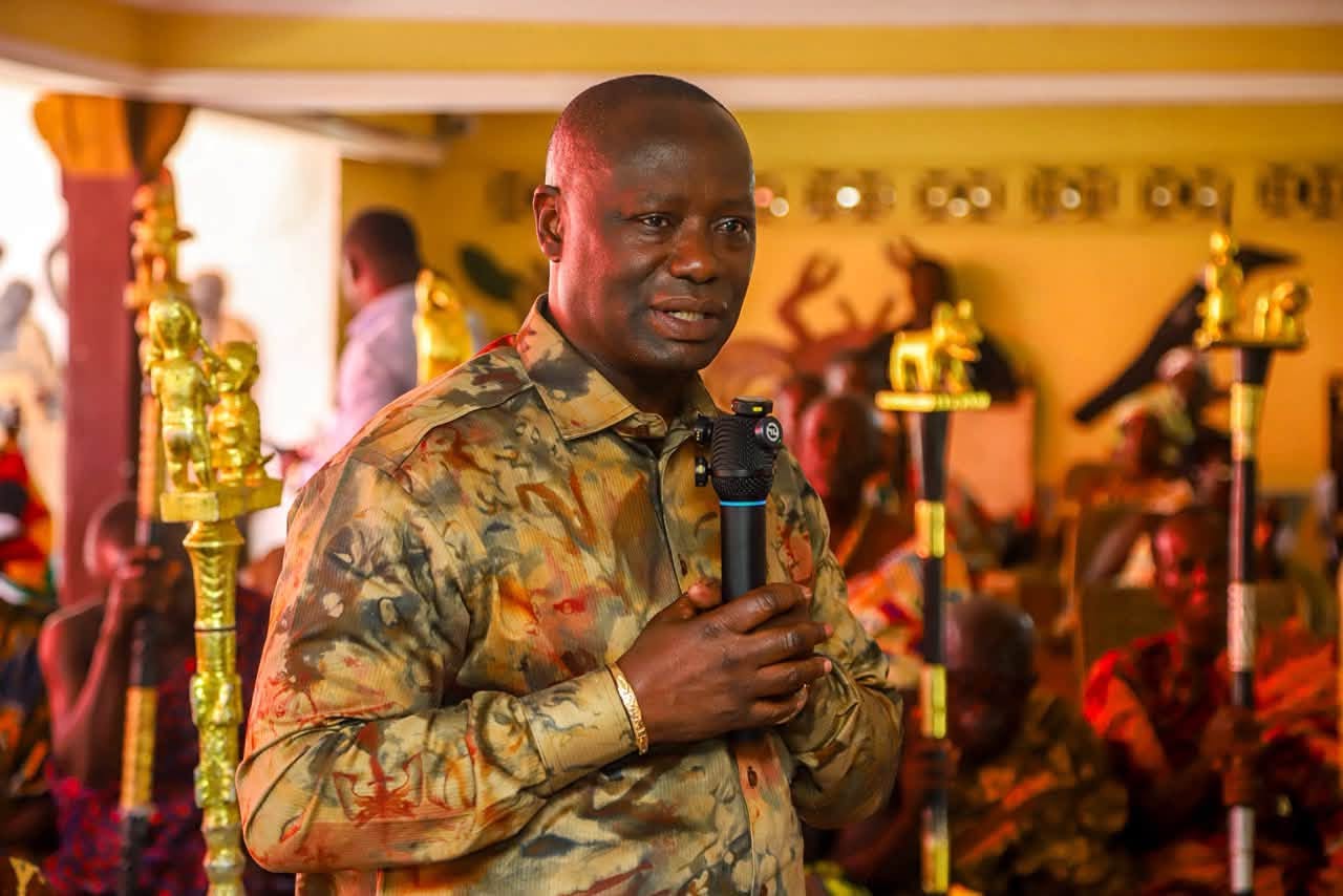 Hon. Emmanuel Armah-Kofi Buah at work, photo 7